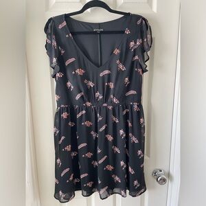 Express women’s short sleeve patterned dress size Large